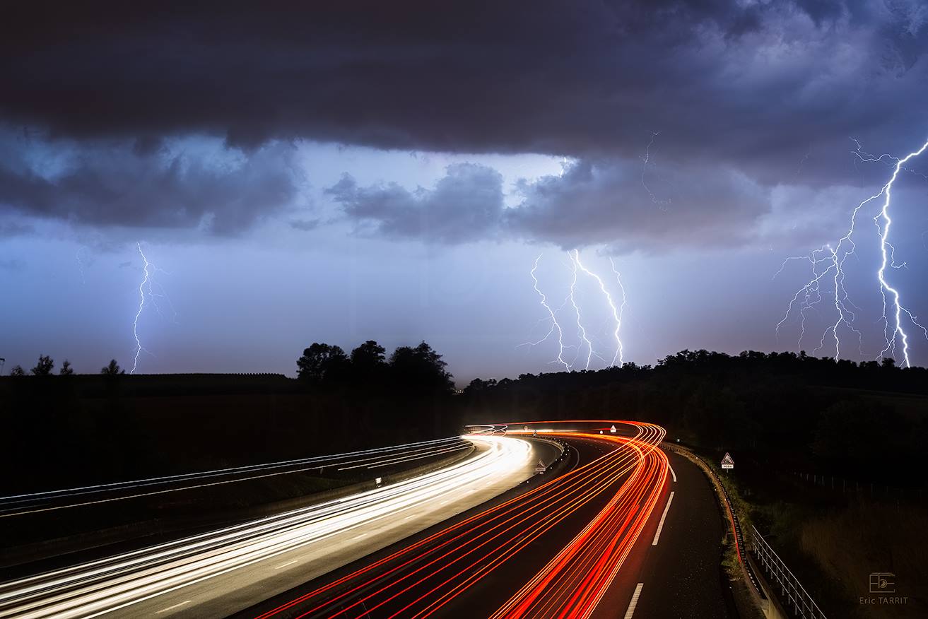 Foudroiement intense hier dans l'Ain, pont d autoroute pour composer - 30/07/2016 22:00 - Eric Tarrit