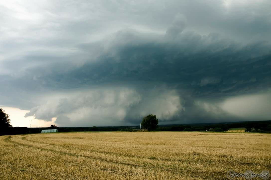 Arrivée de l'orage sur Cuisat dans l'Ain. - 30/07/2017 20:00 - Renaud SARTORETTI