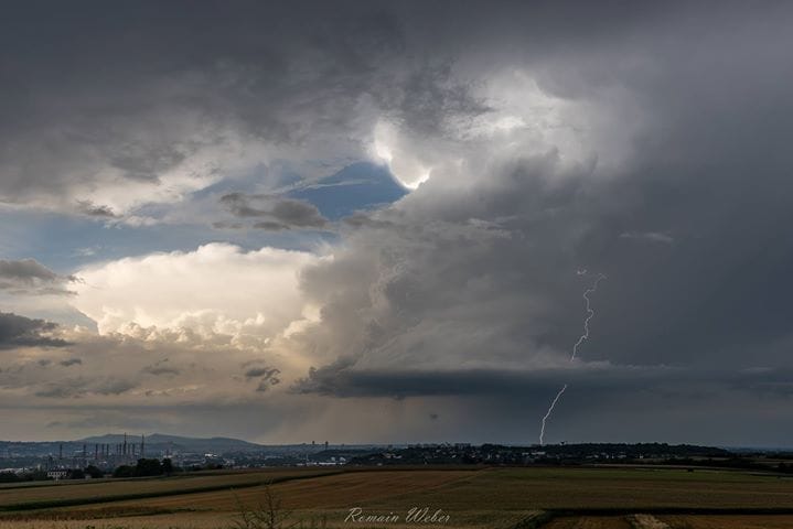 Dégradation orageuse sur la région lyonnaise - 30/07/2017 18:00 - Romain Weber
