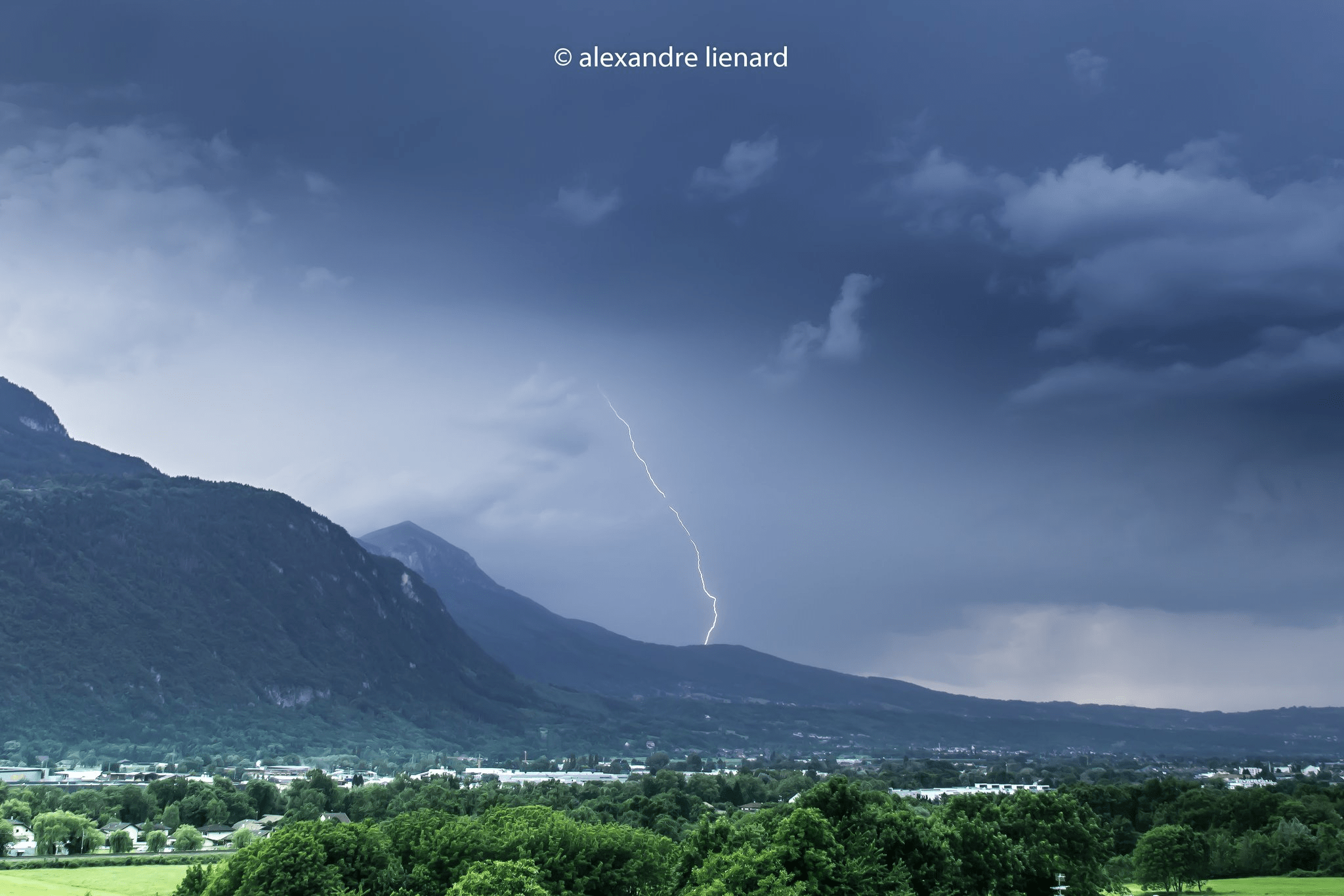 Orage vers Ayse en Haute-Savoie. - 31/05/2017 17:00 - Alexandre LIENARD