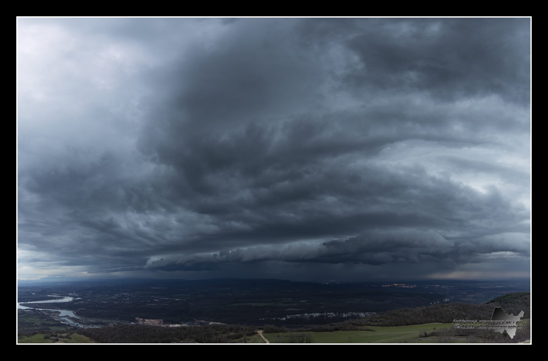 panoramique de la cellule orageuse au dessus de la centrale du bugey - 31/03/2018 20:00 - brice volo