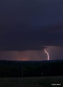 Orage modéré venant du sud, observé à Parux 54480 alt environ 320m. - 23/05/2014 22:00 - ROMAIN DEBUF