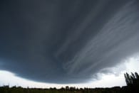 L'arrivée d'une cellule et sa partie frontale au dessus du blayais (Gironde). - 07/06/2014 21:30 - Xavier Montaut