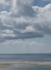 Un tuba a été observé le 1er mai 2010, vers 16h50 locales, depuis la Dune du Pyla, en Gironde. Le phénomène s'est développé sous un Cumulus et n'a duré que quelques minutes. - 01/05/2010 16:50 - Pierre FOIN
