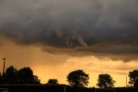 Un tuba a été observé le 11 juin 2010 sur la commune de Sérigné (Vendée), à 21h17 locales. Le phénomène, d'une durée d'environ 3 minutes, a pu être photographié de manière remarquable par un témoin. Un autre tuba a été observé environ quinze minutes plus tard, plus au nord mais sous le même système convectif, sur la commune de Bazoges-en-Pareds. - 11/06/2010 21:17 - Cyrille BAUDOUIN