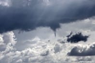 Un tuba a été observé le 12 juin 2010 sur la commune de Vic-Fezensac (Gers), vers 17h50 locales. Le phénomène, d'une durée d'environ 10 minutes, a pu être photographié par un chasseur d'orages. - 12/06/2010 17:50 - Pierre-Paul FEYTE