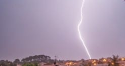 Impact positif lors d'un orage incroyablement kéraunique !
22 Juin 2014 - Aux alentours de 00:30 - 22/06/2014 00:30 - Mathieu Goalard