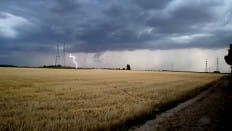 Système orageux avec activité électrique intense au nord ouest de Strasbourg le  6 juillet à 20 h 30 - 06/07/2014 20:30 - Victor U