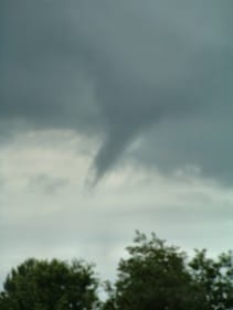 Un tuba a été observé le 22 juillet 2010, en milieu d'après-midi, à Mont-de-Marsan (Landes). Le témoin du phénomène estime sa durée de vie à environ 3-4 minutes. - 22/07/2010 16:00 - Charles GRATIEN