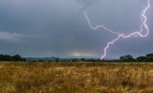 Foudre proche lors des orages du 25.07 au matin 40kms au Nord de Toulouse (31) - 25/07/2014 06:35 - Florian Calas