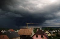 Orage en train de quitter Rosenau (Haut-Rhin), en train de s'abattre sur Weil am Rhein (Allemagne), vu depuis Village-Neuf (Haut-Rhin) - 07/08/2014 16:45 - Philippe Meisburger