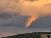 Un tuba très développé a été observé le 28 août 2010, vers 20h30 locales, depuis la commune de Villerupt, en Meurthe-et-Moselle. Le phénomène s'est constitué sous un Cumulus congestus, sans qu'à ce jour un contact éventuel au sol ait pu être démontré. L'hypothèse d'une brève phase tornadique n'est pas exclue, mais reste donc sans preuve à ce jour. - 28/08/2010 20:30 - Yohan DENIS