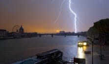 Toulouse - Impact de foudre au coucher de Soleil - 08/08/2014 20:50 - Florian Calas