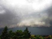 Orage en approche, avant un déluge de pluie qui a durer moins d'un 1/4 heure ... - 08/08/2014 18:36 - Jean-Luc VERGNE