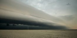 Arcus spectaculaire à l'avant d'un MCS remontant de Normandie. A Berck (62) - 18/07/2014 21:20 - Mickaël Lootens