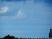 Tuba au nord d'Arcachon. Vue depuis les Prés Salés Est de la Teste-de-Buch. Observé de 11h37 à 11h39 sous  un gros cumulus se dirigeant vers le SSE. Se dissipe et se reforme plusieurs fois. - 20/08/2014 11:37 - Mathieu TAILLADE