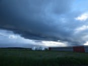 Formation d'un arcus sur Senlis - 23/05/2014 19:15 - Olivier JL