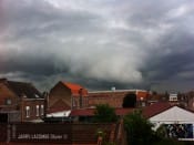Le front orageux montrera un abaissement important et une très forte aspiration (nord de Lille) - 23/05/2014 18:05 - Olivier JL