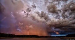 Eclair et arc-en-ciel au dessus du lac de Neuvic (Corrèze) lors de la chasse du 12 Octobre en compagnie de Tim Earl - 12/10/2014 19:00 - Vincent CORNU