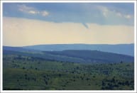 Un tuba a été observé le 31 mai 2009 sur le Causse de Sauveterre, en Lozère, vers 18h15 locales. Le phénomène s'est développé aux environs de la commune de La Canourgue. - 31/05/2009 18:15 - (c) Lapiaz