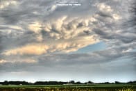Je n'ai finalement pas totalement perdu ma journée. En sortant du boulot à Lauwin-Planque ( DEPT 59. Zone industrielle AMAZON ) et pour un joli petit final, voici un petit bouquet de mammatus au soleil couchant en lot de consolation puisque j'ai malheureusement raté la première offensive orageuse sérieuse de la saison.  - 05/06/2015 23:00 - jean-marc dhainaut