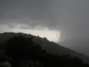 Une trombe et un tuba se sont formés simultanément au large de l'île du Levant, en début d'après-midi du 22 septembre 2008, sous un Cumulonimbus actif. Plusieurs autres trombes ont été observées durant cette journée. - 22/09/2008 18:00 - F Capoulade