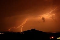 orage du 18/07sur les hauteur du château de mauzun a cote de clermont - 18/07/2015 05:00 - guy couyras