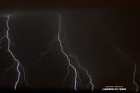 Nuit du 03/07/15 au 04/07/15. Orage nocturne. Vue depuis la Pévèle (59 ) plein sud en direction du Douaisis. Mon premier TRIPLE IMPACT. - 04/08/2015 02:10 - jean-marc dhainaut