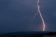 Impact de foudre extranuageux dans les environs de Firmi (Aveyron). - 08/08/2015 01:00 - NICOLAS BOURGNOUX