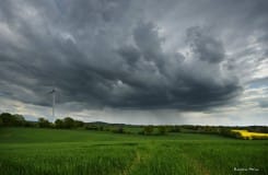Samedi 7 mai 2016 en Mayenne :  quelques averses filant vers la Normandie en milieu d'après-midi, sans activité orageuse - 07/05/2016 02:05 - Ronan MEUR