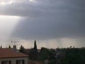 Un tuba a été observé le 4 décembre 2003, vers 12h30 locales, depuis les hauteurs de Vendargues, en direction de Mauguio (Hérault). Le phénomène, bien développé, a pu être photographié par un témoin. Il est possible qu'il ait pu s'agir d'une trombe lacustre ou marine, mais aucun élément ne permet de l'attester à ce jour. - 04/12/2003 12:30 - Sylvain GUILLOT