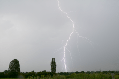 Chasse aux orages dans le sud de l'Avesnois sur la commune de Marbaix ce dimanche 5 juin - 06/06/2016 19:05 - Hubert Colpin