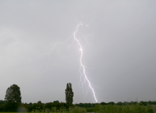Chasse aux orages dans le sud de l'Avesnois sur la commune de Marbaix ce dimanche 5 juin - 05/06/2016 19:05 - Hubert Colpin