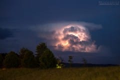 Bouillonnement cumuliforme associé à un Cumulonimbus capillatus. Orage isolé sur l'Isère à la tombée de la nuit. - 08/06/2016 00:07 - Nicolas GASCARD