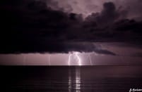Orage nocturne au large des côtes occidentales de la Corse - 12/05/2010 23:00 - J CARLOTTI