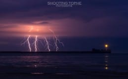 4 impacts de foudre derrière la digue Carnot sur la plage de Boulogne-sur-Mer. - 23/06/2016 03:00 - Christophe GILLON