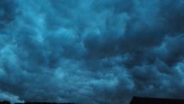 Cliché pris, aux Andelys, à la limite de la zone orageuse qui est passée dans l'Eure ce jeudi 23 juin 2016 à 06h00. - 23/06/2016 08:00 - David MARC