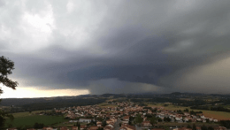 Supercellule en plaine du Forez, depuis Saint-Romain-le-Puy (Loire) - 24/06/2016 22:00 - David DREVET