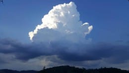 Convection active dans les environs de Fraisses, dans la Loire. - 24/06/2016 21:30 - Bruno SCHEMBRI