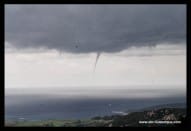 Deux trombes marine ont été observées le 21 février 2010 dans l'anse de Minaccia, au large d'Ajaccio (Haute-Corse), vers 14h30 locales. Elles se sont formées quasi simultanément sous des cellules convectives de médiocre consistance. - 21/02/2010 14:30 - JM Grosclaude