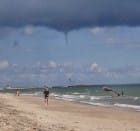 Une trombe marine a été observée le 21 juillet 2010 dans la rade de Penerf (Morbihan), vers 17h20 locales. Le phénomène, d'une durée de dix minutes environ, a été photographié par un témoin. - 21/07/2010 17:20 - E FERRANDON