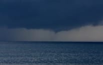 Une trombe a été observée au large de Saint-Cyr-sur-Mer le 18 septembre 2009, à 17h16  locales. Ce phénomène a pris part à un épisode méditerranéen de grande ampleur. 4 trombes ont été observées en parallèle du côté de Marseille. - 18/09/2009 17:16 - Nicolas HERNANDEZ