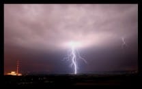 Impact de foudre sous le système convectif linéaire balayant le Gard en soirée du 7 septembre - 07/09/2010 22:30 - Bruno BISCARRAT