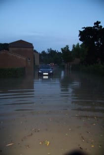 Un système orageux particulièrement violent a frappé ce dimanche 5 juin les environs de Carpentras, et particulièrement la petite commune de Loriol-du-Comtat. Le système a adopté un comportement temporairement rétrograde, et a donc stationné environ 1h sur un même point.  - 05/06/2011 19:30 - Christophe FERRE