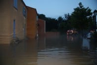 Un système orageux particulièrement violent a frappé ce dimanche 5 juin les environs de Carpentras, et particulièrement la petite commune de Loriol-du-Comtat. Le système a adopté un comportement temporairement rétrograde, et a donc stationné environ 1h sur un même point.  - 05/06/2011 19:30 - Christophe FERRE