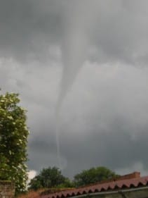 Tornade à Crécy-sur-Serre (02) - 01/06/2008 20:40 - Cédric LOUIS