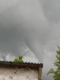 Tornade à Crécy-sur-Serre (02) - 01/06/2008 20:40 - Cédric LOUIS