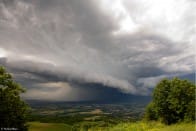 Virulent orage sur la région de Villefranche-sur-Saône, observé depuis les Monts-d'Or (69) - 21/06/2012 16:00 - Alexis MAILLARD