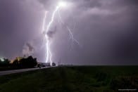 Forte activité foudre sous un orage circulant au sud de Romilly-sur-Seine, dans l'Aube. - 08/07/2012 01:46 - Xavier DELORME