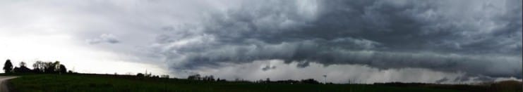 Photo d'un arcus qui a transité entre le 71 et le 39 entre 13H30 et 14H30. De bonnes rafales à l'avant, 50 à ma station météo perso (http://meteo.thurey.71.free.fr/). - 12/04/2013 14:00 - Yannick MOREY